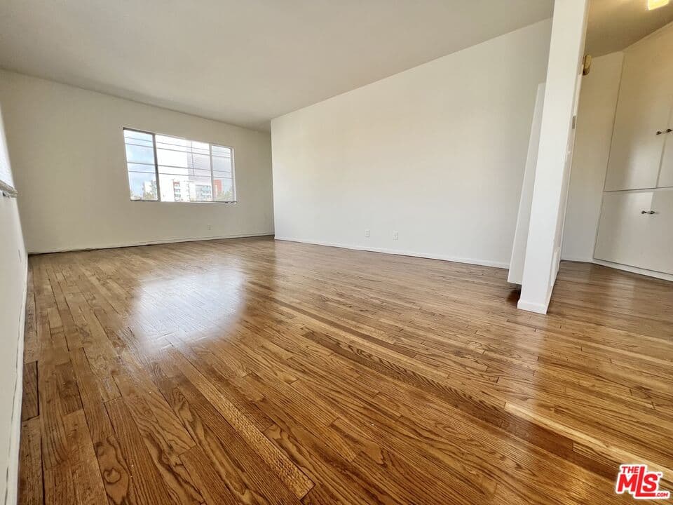 2 bd, 1 ba Townhouse in Los Angeles, CA — $2,500/mo — photo 2