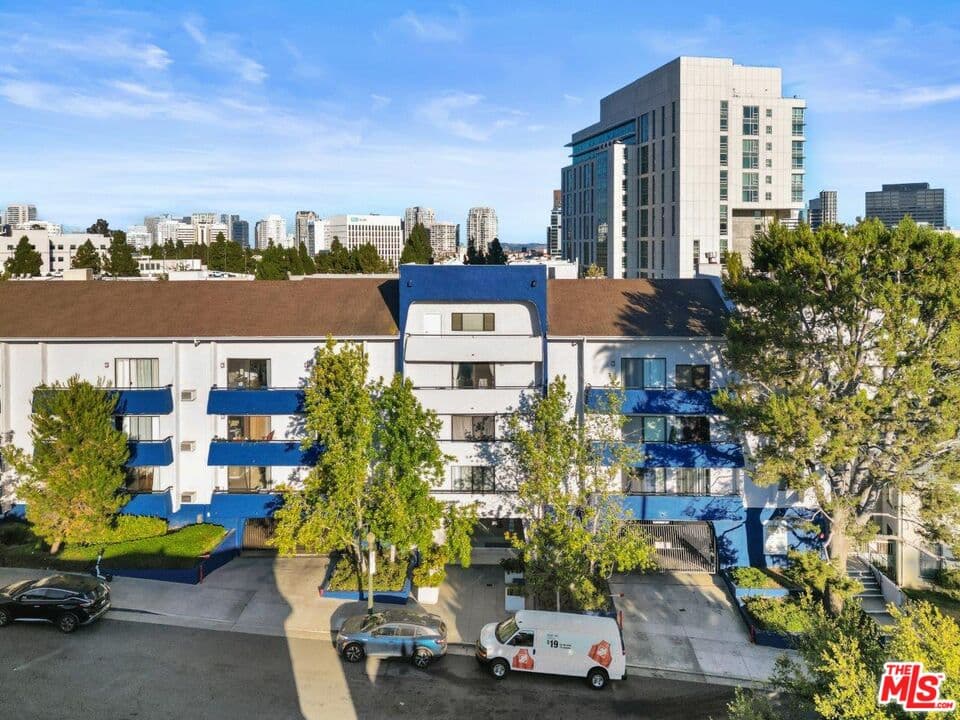 2 bd, 2 ba Condo in Los Angeles, CA — $3,995/mo — photo 1