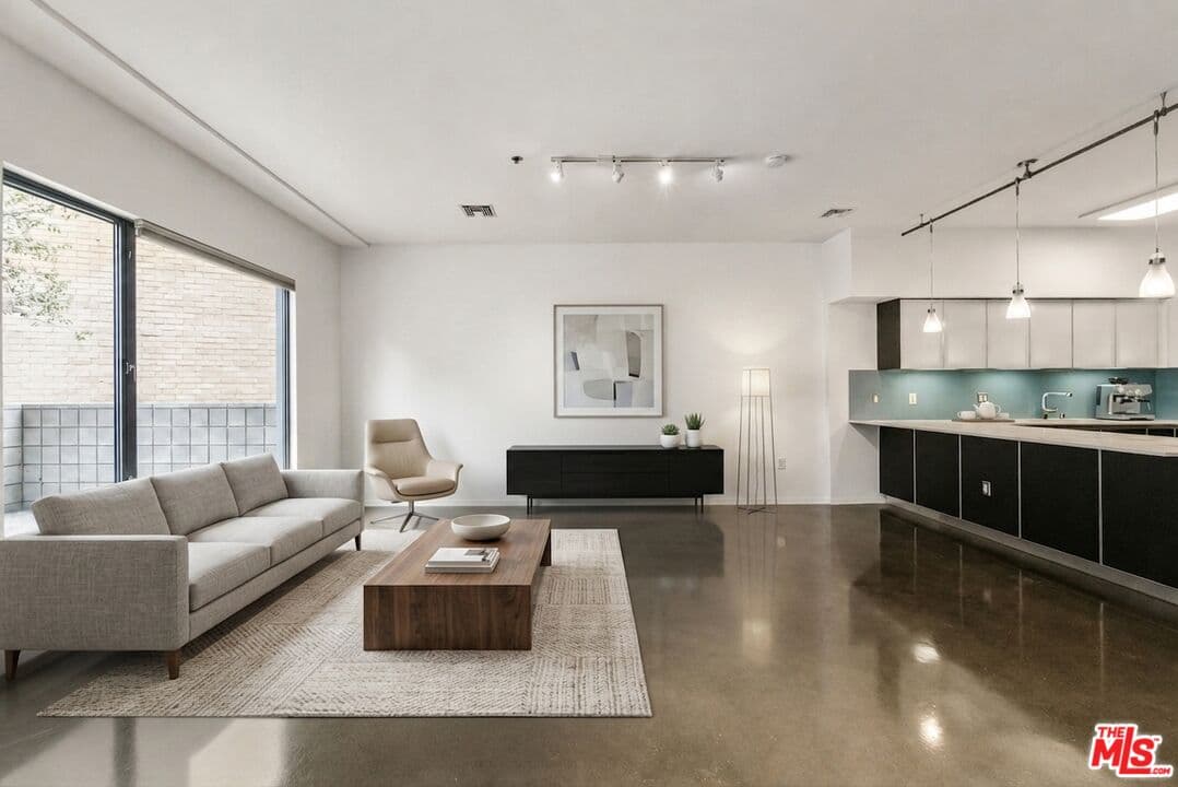 3 bd, 3 ba Condo in Los Angeles, CA — $6,450/mo — photo 2