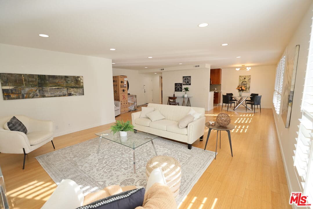 2 bd, 2 ba Condo in Los Angeles, CA — $3,600/mo — photo 2