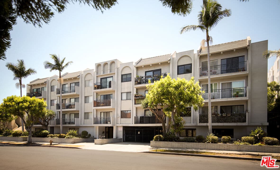 2 bd, 2 ba Townhouse in Los Angeles, CA — $4,250/mo — photo 2