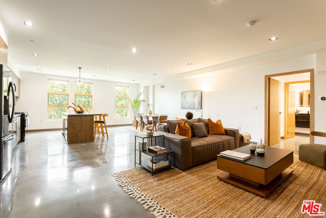 2BR Condo in West Hollywood β $7,795/mo