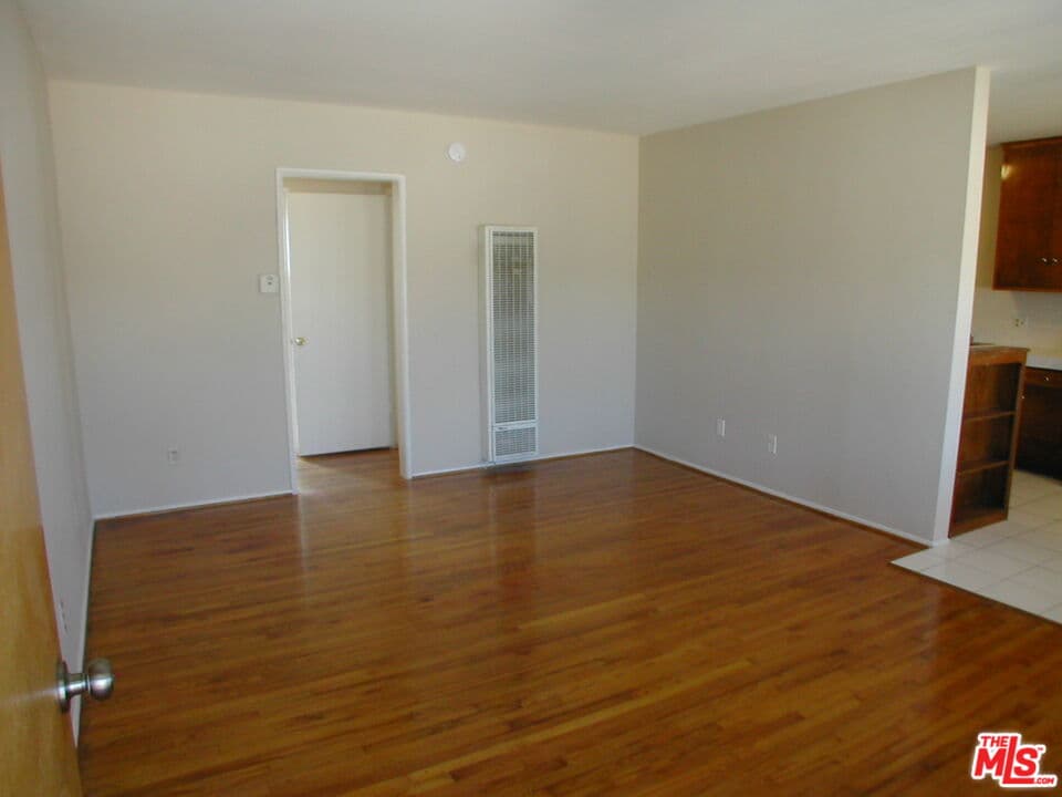 1 bd, 1 ba Townhouse in Los Angeles, CA — $1,975/mo — photo 2