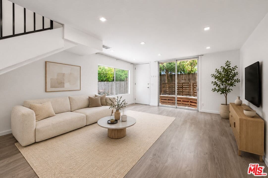 2 bd, 2 ba Condo in Los Angeles, CA — $3,950/mo — photo 1