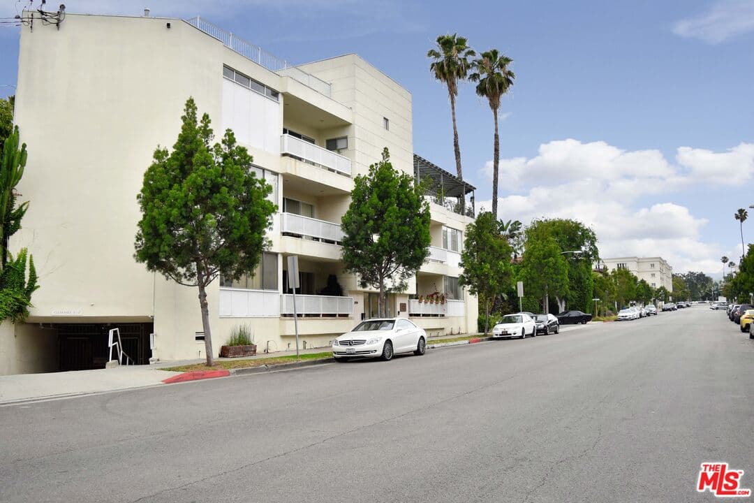 3 bd, 3 ba Apartment in Beverly Hills, CA — $7,000/mo — photo 1