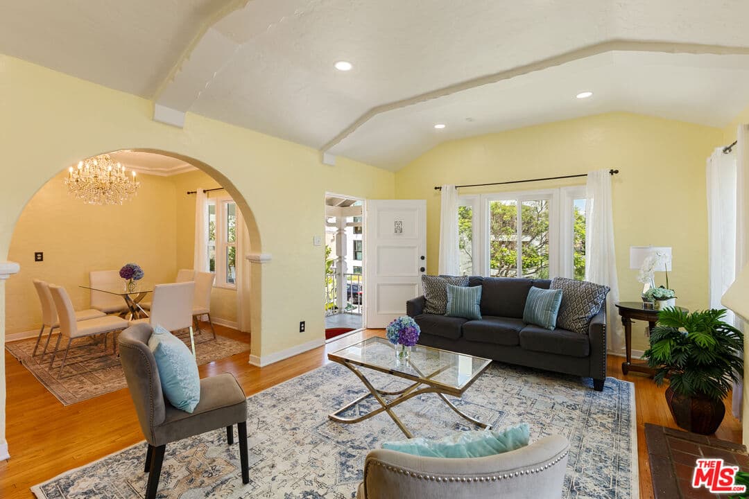 2 bd, 1 ba Townhouse in Los Angeles, CA — $4,450/mo — photo 2