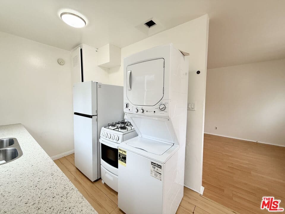 1 bd, 1 ba Apartment in West Hollywood, CA — $2,500/mo — photo 1