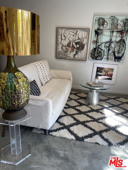 Studio, 1 ba House in Los Angeles, CA — $1,950/mo — photo 2