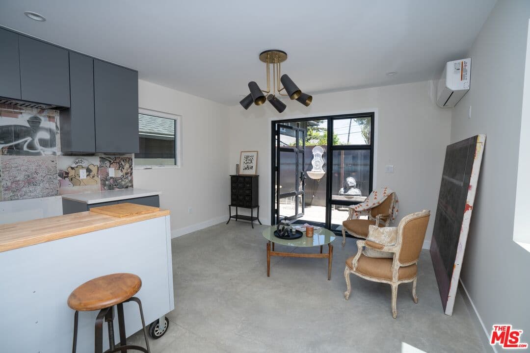 Studio, 1 ba House in Los Angeles, CA — $2,950/mo — photo 2