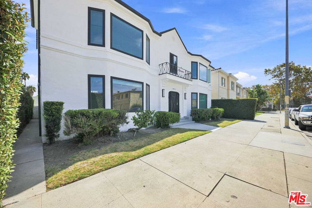 3 bd, 4 ba Apartment in Los Angeles, CA — $4,500/mo — photo 2