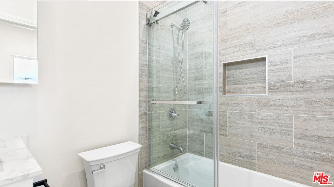 3 bd, 3 ba House in Los Angeles, CA — $3,990/mo — photo 2