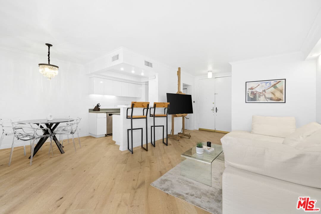 1 bd, 2 ba Condo in West Hollywood, CA — $4,000/mo — photo 1