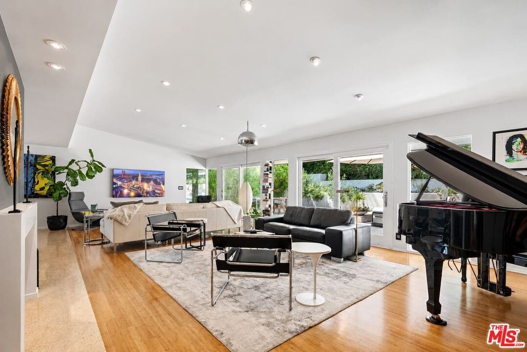 3 bd, 3 ba House in Los Angeles, CA — $14,500/mo — photo 2