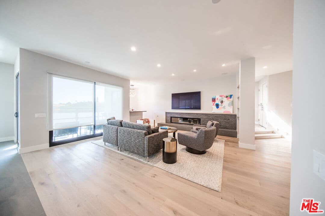 4 bd, 6 ba Apartment in Santa Monica, CA — $19,995/mo — photo 2