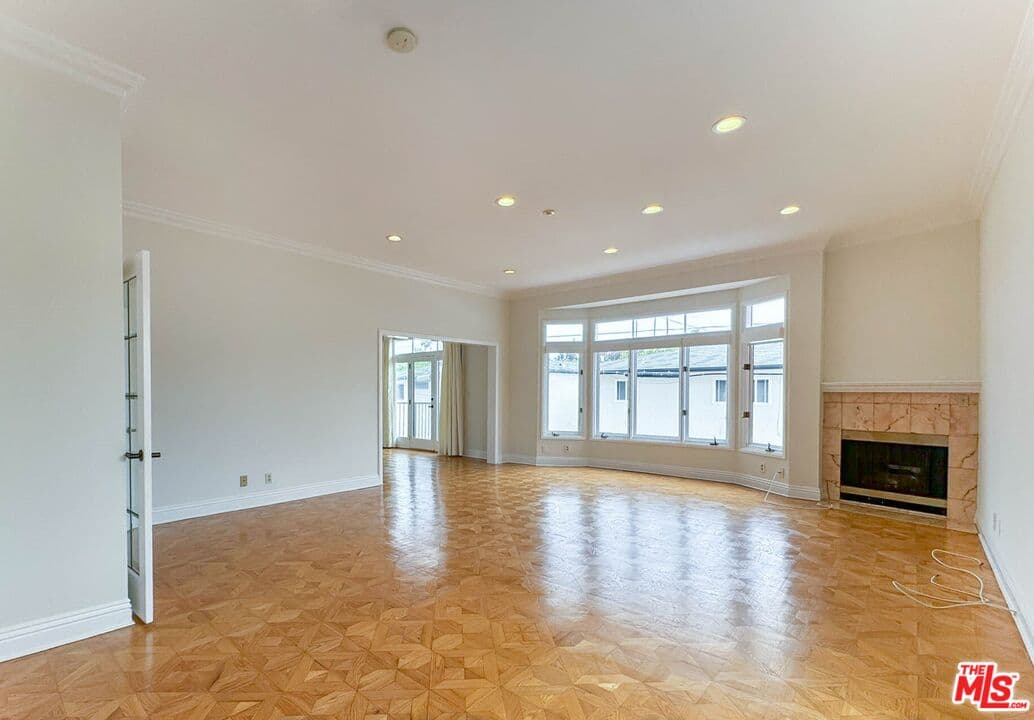 2 bd, 3 ba Condo in Santa Monica, CA — $6,050/mo — photo 2
