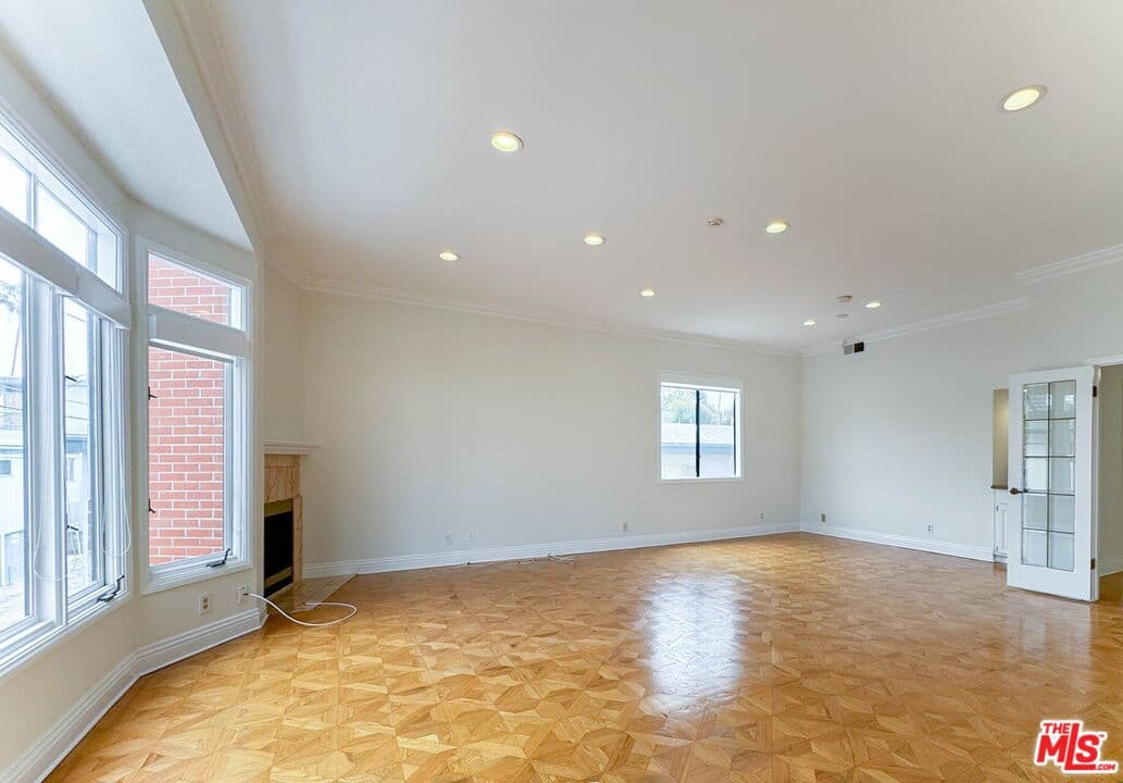 2 bd, 3 ba Condo in Santa Monica, CA — $6,050/mo — photo 1