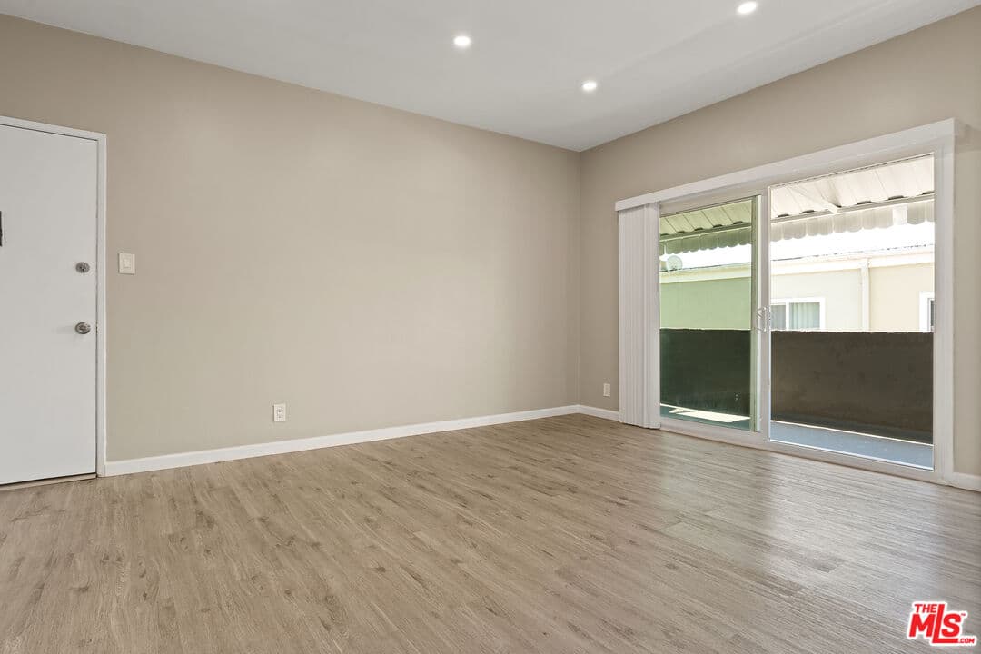 2 bd, 2 ba Apartment in Los Angeles, CA — $2,395/mo — photo 2