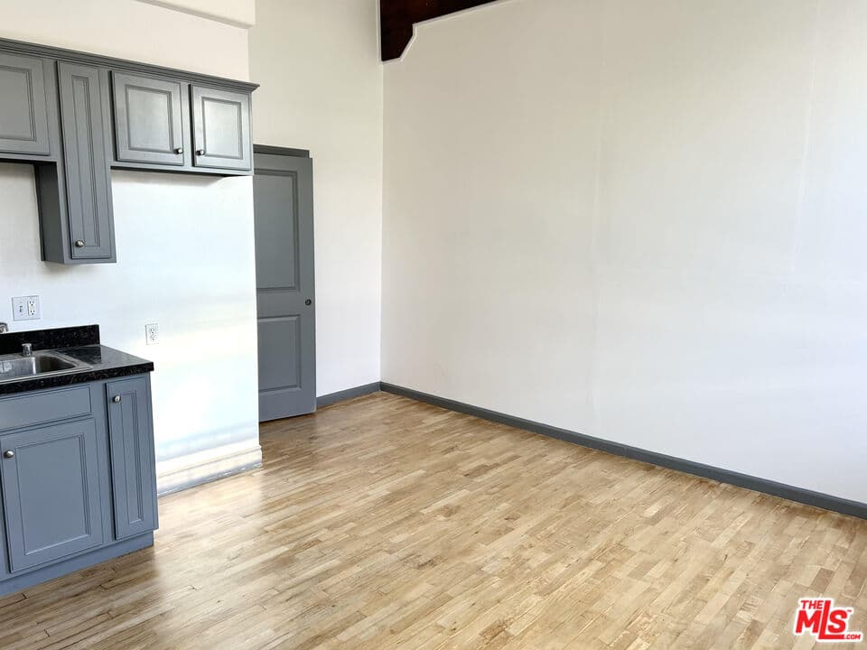 2 bd, 1 ba Townhouse in Los Angeles, CA — $2,861/mo — photo 2