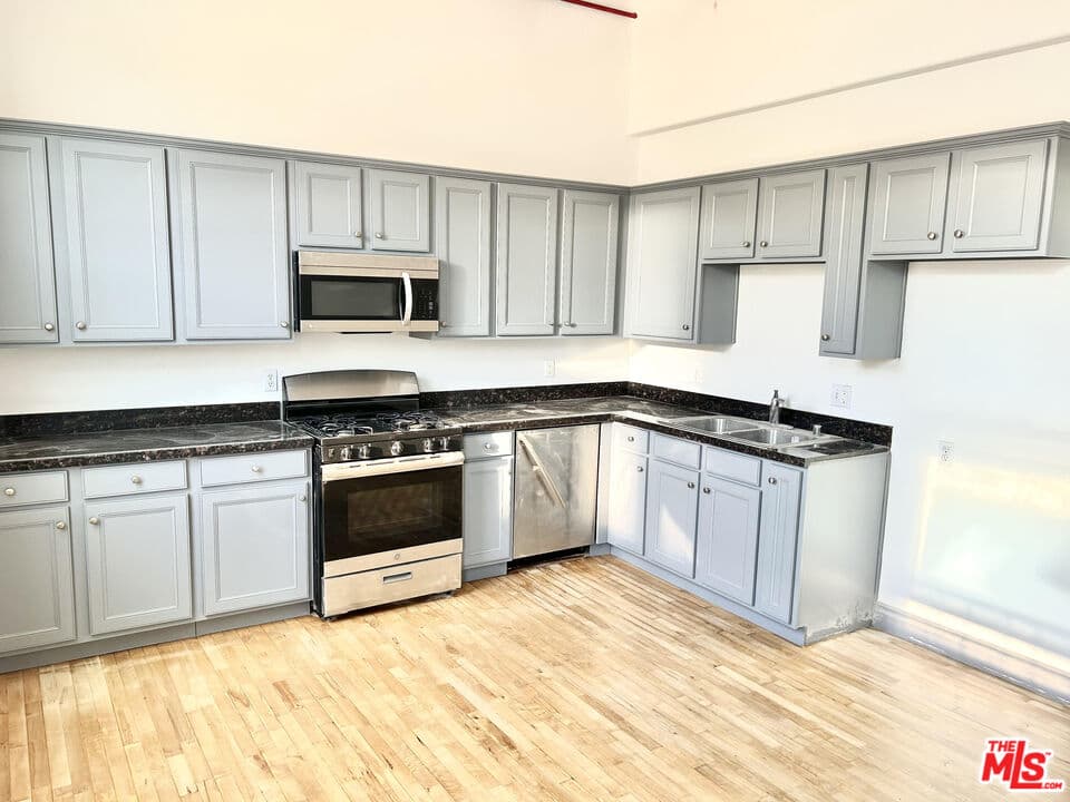 2 bd, 1 ba Townhouse in Los Angeles, CA — $2,861/mo — photo 1