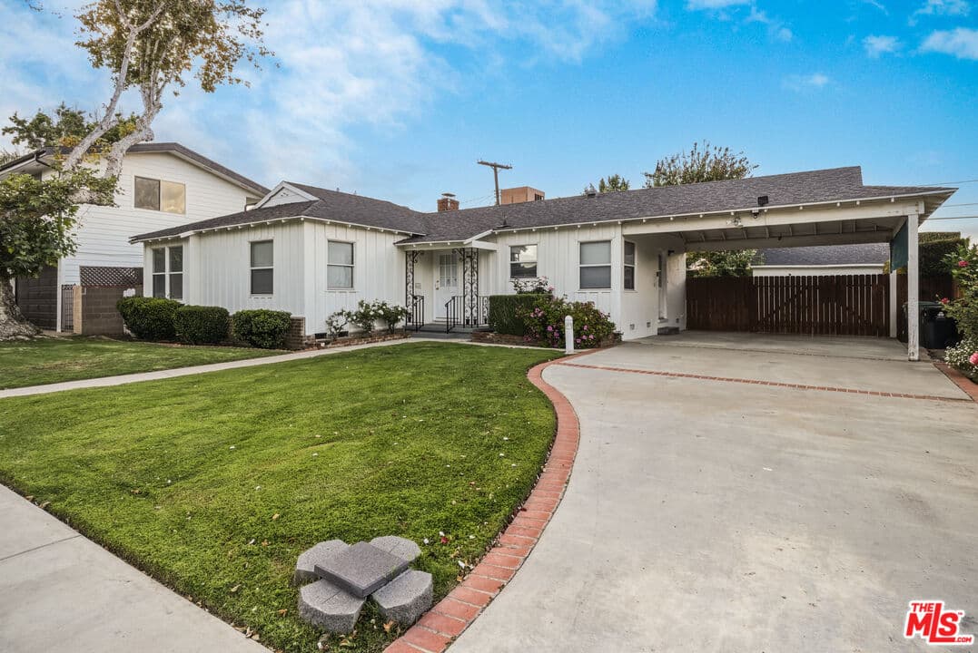 4 bd, 3 ba House in Los Angeles, CA — $6,099/mo — photo 2