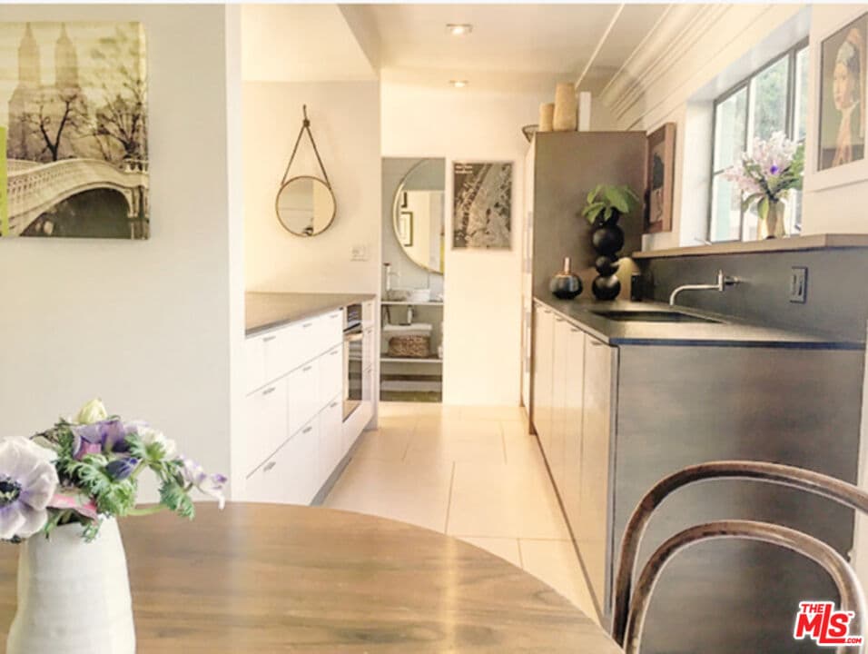 1 bd, 1 ba Condo in Los Angeles, CA — $3,450/mo — photo 2
