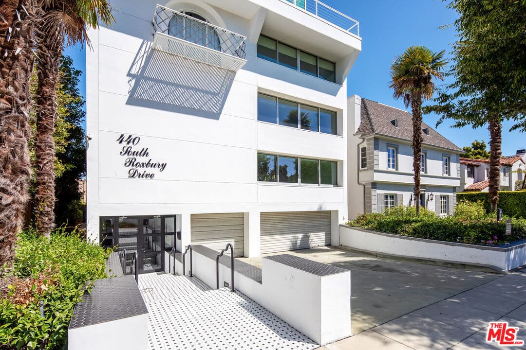 2 bd, 2 ba Apartment in Beverly Hills, CA — $5,295/mo — photo 1