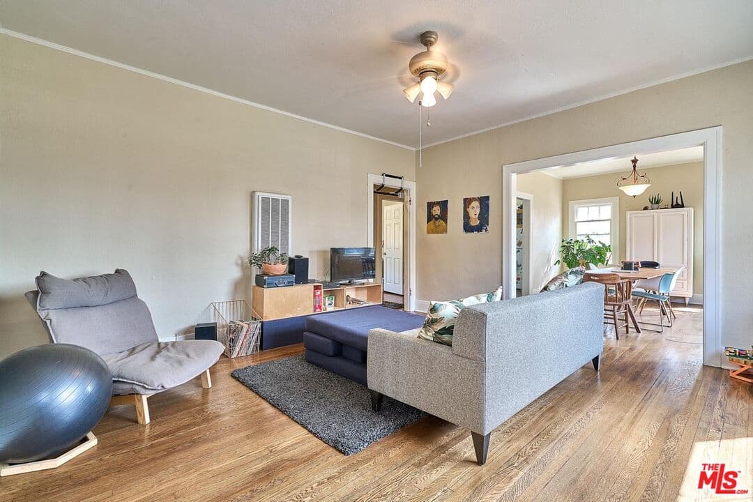 2 bd, 1 ba Townhouse in Los Angeles, CA — $2,800/mo — photo 2