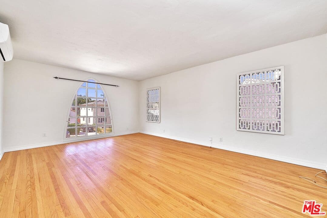 2 bd, 2 ba House in Los Angeles, CA — $4,700/mo — photo 2