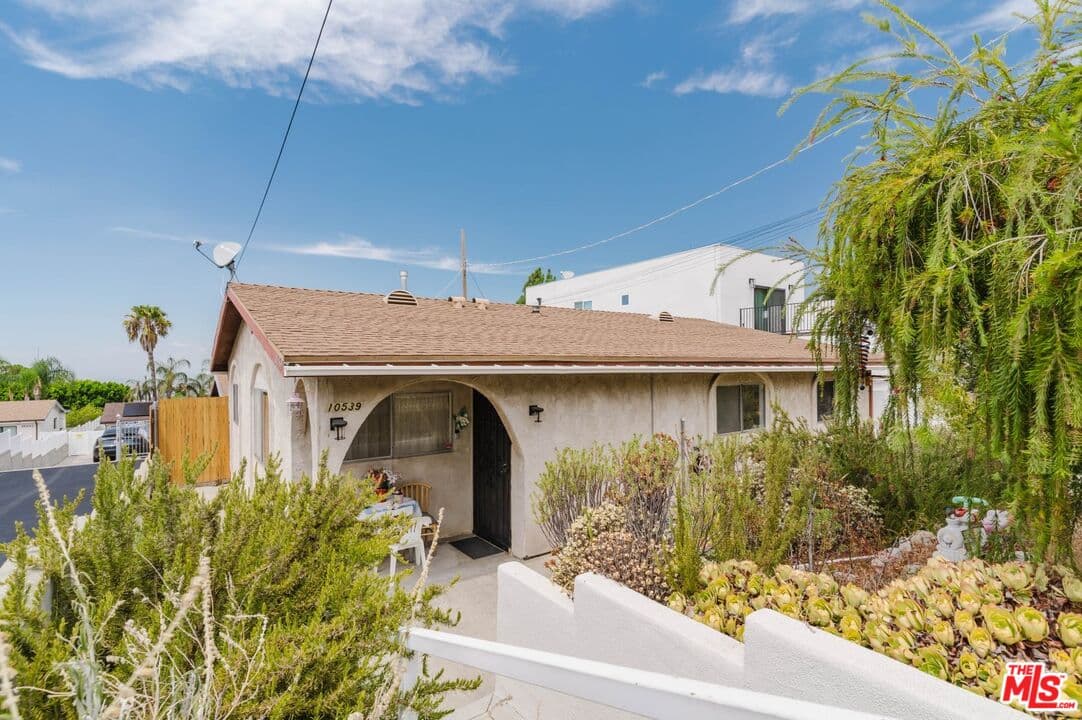 3 bd, 2 ba House in Los Angeles, CA — $3,800/mo — photo 2