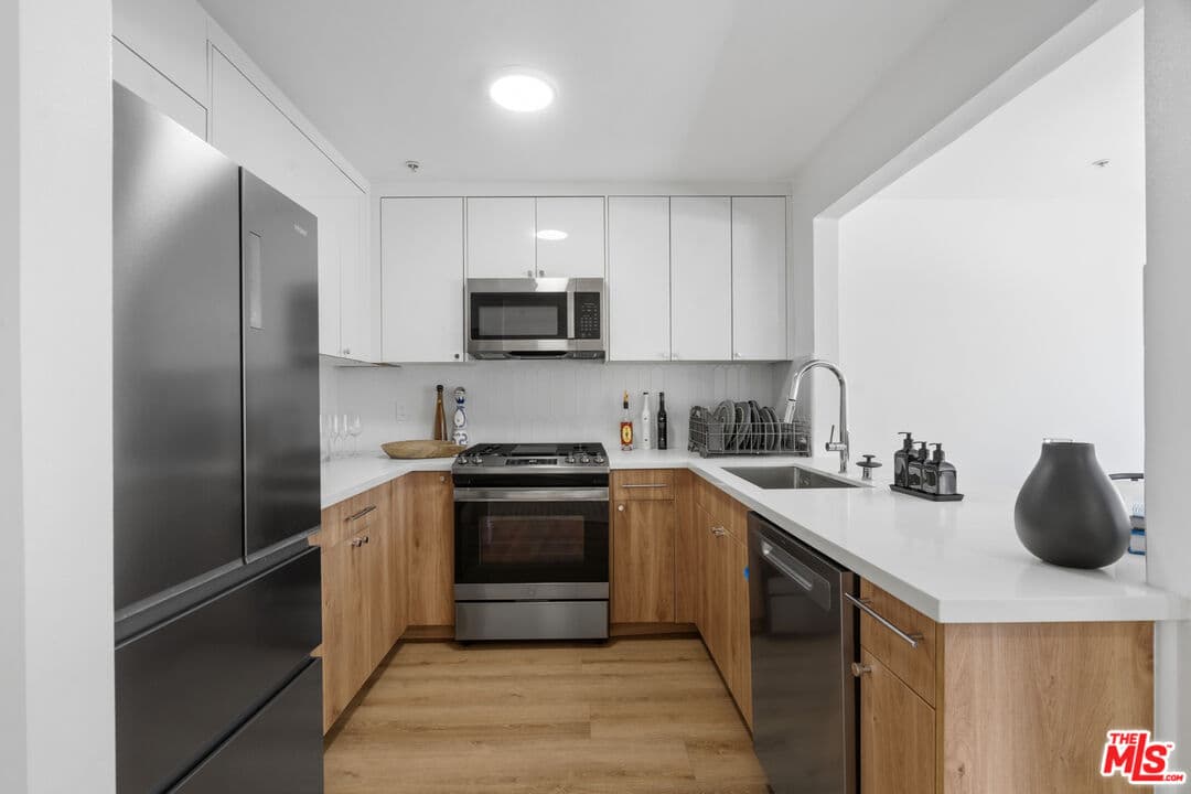 1 bd, 1 ba Townhouse in Pacific Palisades, CA — $3,542/mo — photo 1