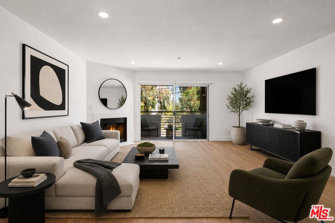 2 bd, 2 ba Townhouse in Pacific Palisades, CA — $4,042/mo — photo 2