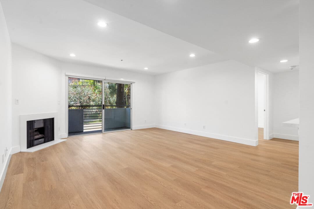 2 bd, 2 ba Townhouse in Pacific Palisades, CA — $4,042/mo — photo 1