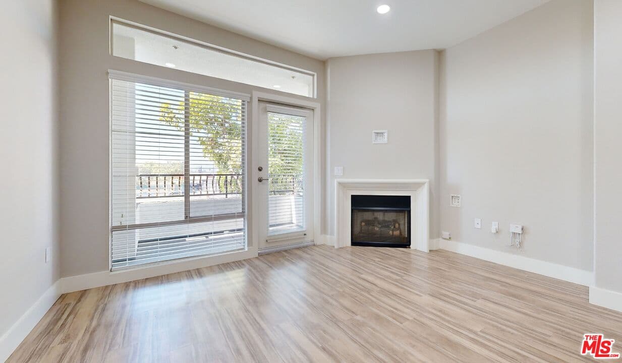 1 bd, 1 ba Townhouse in Los Angeles, CA — $3,375/mo — photo 2