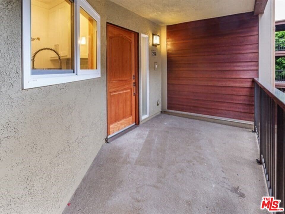 2BR Condo in Los Angeles — $5,300/mo