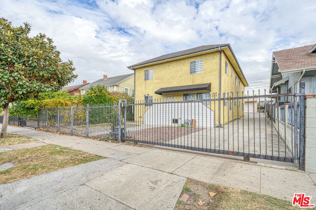 4BR Apartment in Los Angeles — $4,400/mo