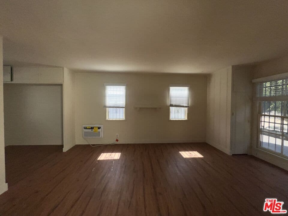 Studio, 1 ba Apartment in Los Angeles, CA — $1,650/mo — photo 2