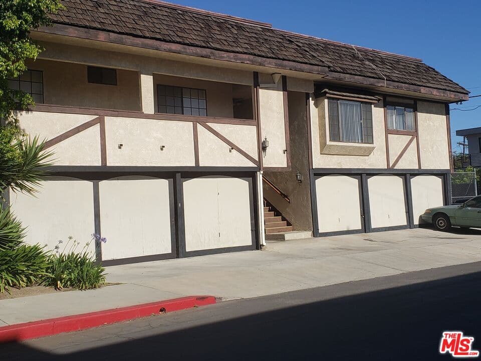1 bd, 1 ba Townhouse in Sherman Oaks, CA — $2,095/mo — photo 1