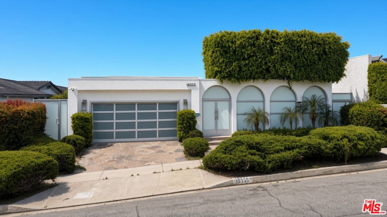 3 bd, 4 ba House in Malibu, CA — $20,000/mo — photo 2