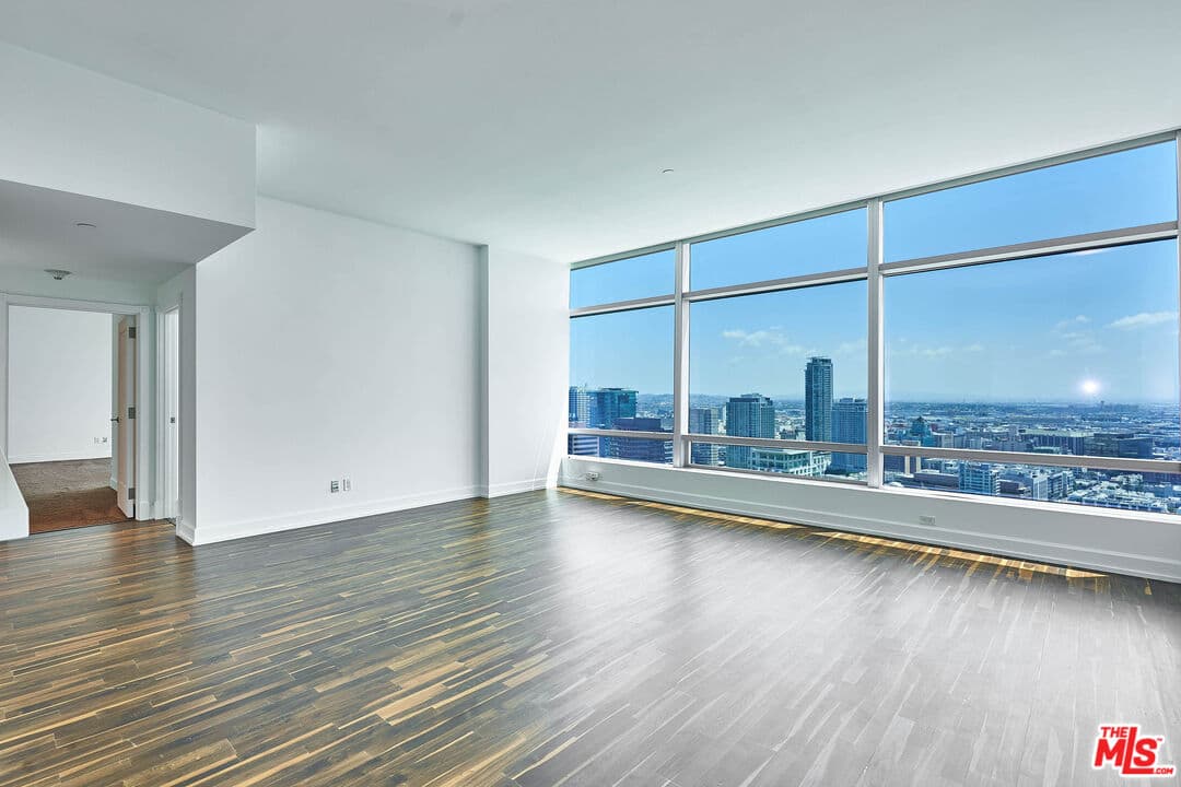 2 bd, 2 ba Condo in Los Angeles, CA — $6,300/mo — photo 2