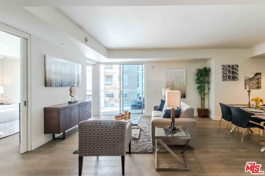 1 bd, 1 ba Condo in Los Angeles, CA — $4,500/mo — photo 2