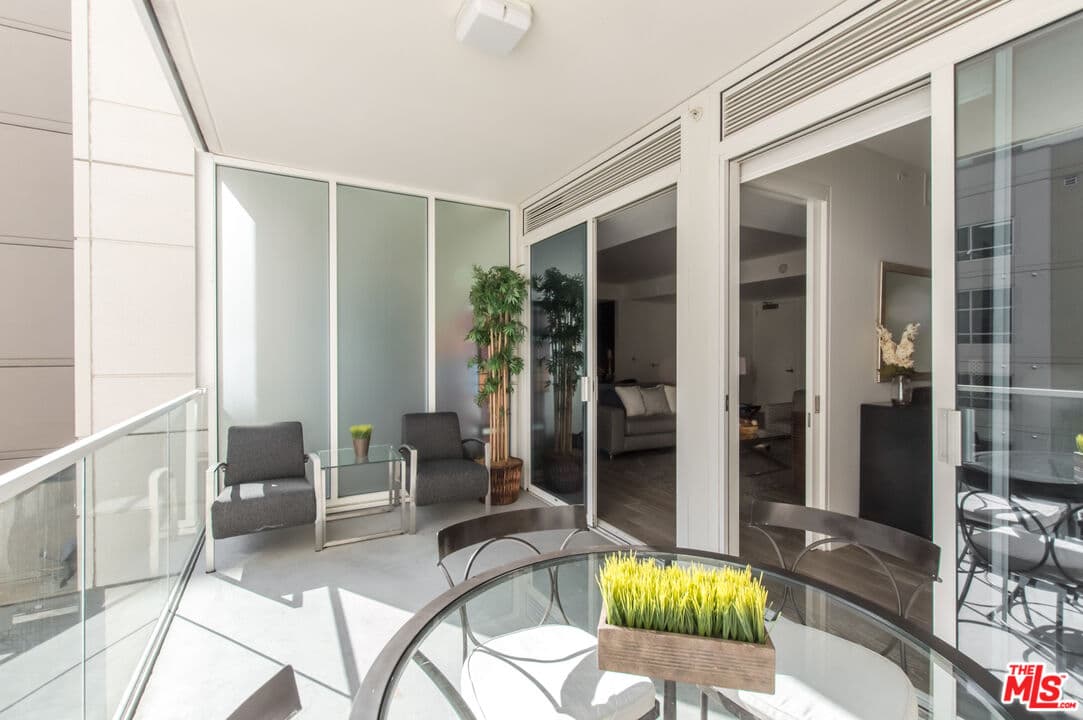 1 bd, 1 ba Condo in Los Angeles, CA — $4,500/mo — photo 1