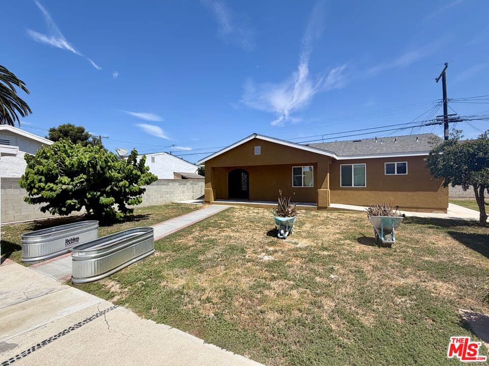 3 bd, 2 ba House in Lynwood, CA — $3,700/mo — photo 2
