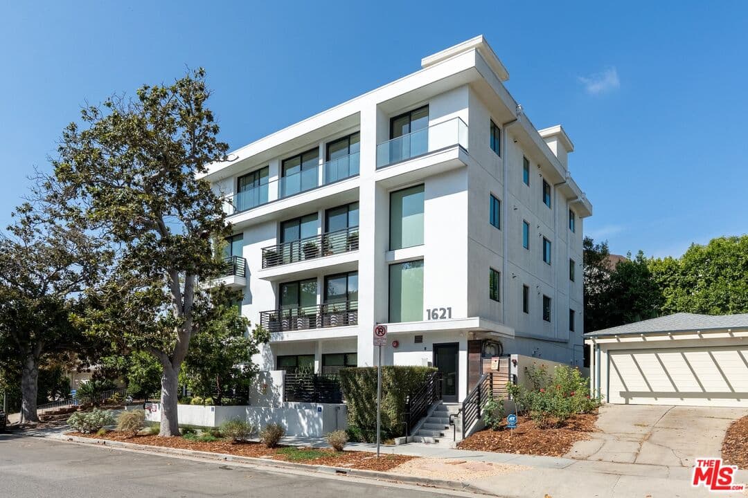 3 bd, 4 ba Condo in Los Angeles, CA — $11,750/mo — photo 2