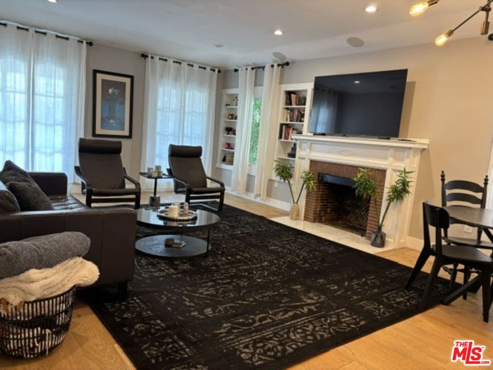 2 bd, 2 ba Apartment in Los Angeles, CA — $6,500/mo — photo 2