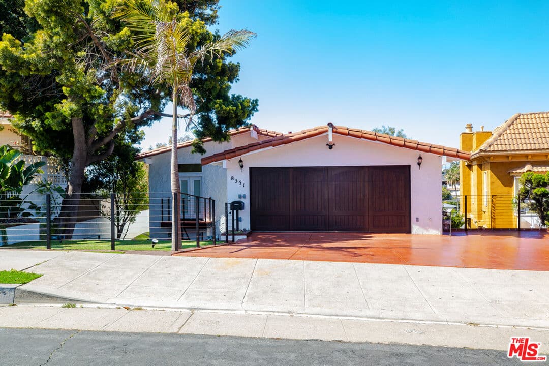 6 bd, 4 ba House in Playa Del Rey, CA — $11,000/mo — photo 2