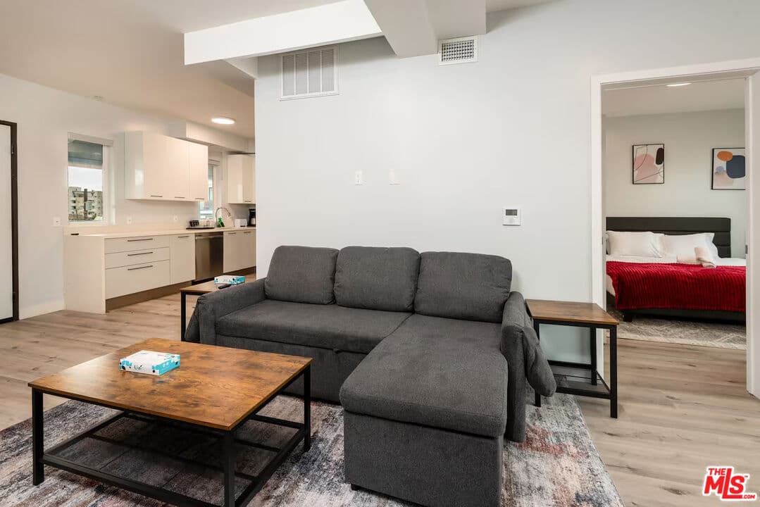 1 bd, 1 ba Apartment in Los Angeles, CA — $2,400/mo — photo 2