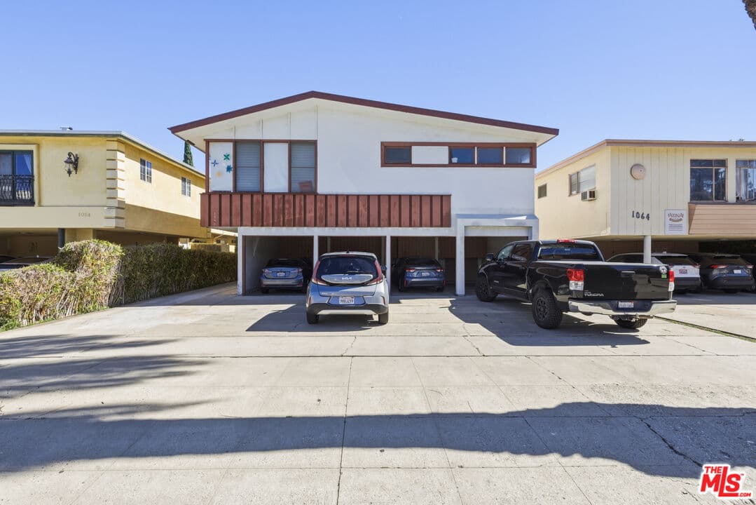 1 bd, 1 ba Apartment in Los Angeles, CA — $2,075/mo — photo 1