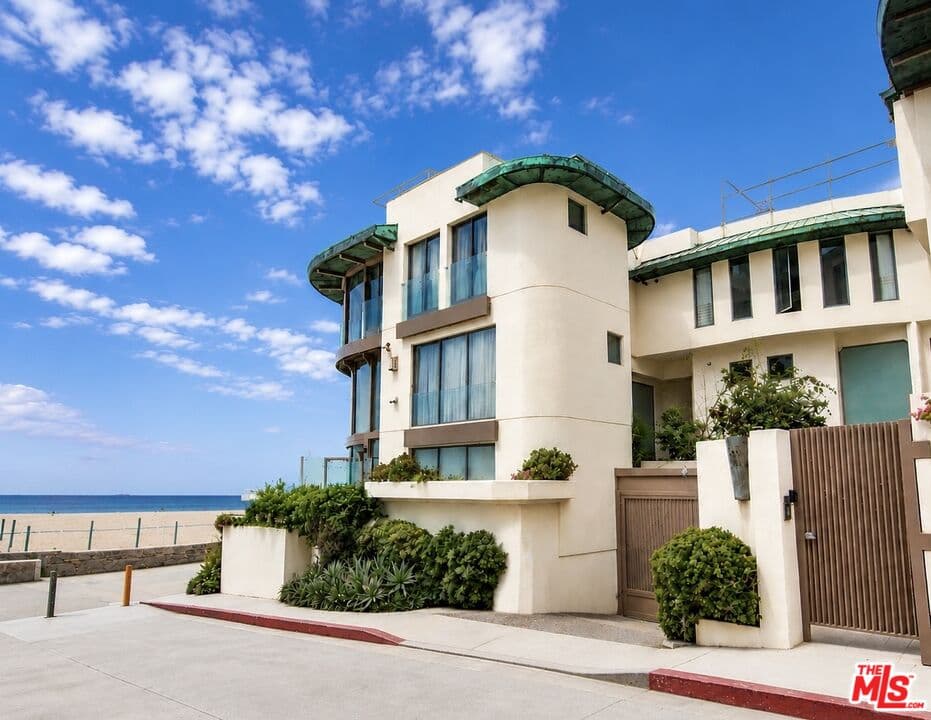 2 bd, 3 ba Townhouse in Santa Monica, CA — $19,999/mo — photo 2