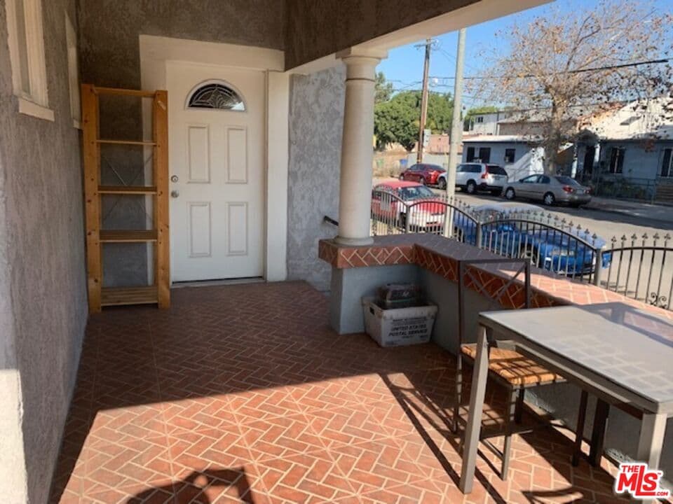 1 bd, 1 ba House in Los Angeles, CA — $1,050/mo — photo 2