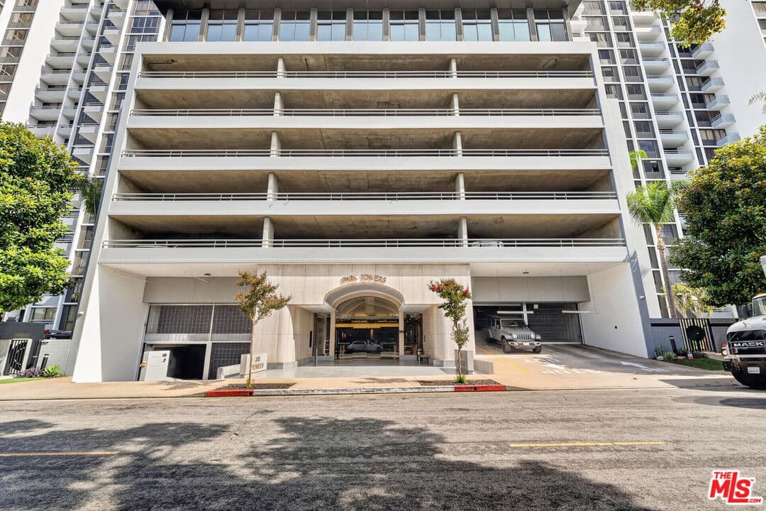 2 bd, 2 ba Apartment in Glendale, CA — $4,500/mo — photo 2